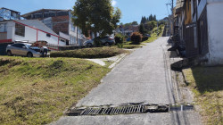 Alcantarillado sin tapa expone a conductores en la vía de La Carola (Manizales)