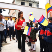 Ministra de educación, entrega obras de infraestructura en dos colegios en Caldas