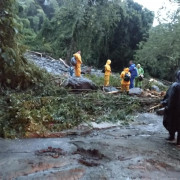 Derrumbes afectan la vía La Felisa-La Merced