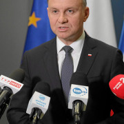 El presidente polaco descarta invocar a la OTAN