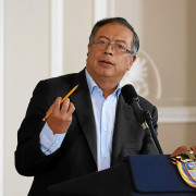 Petro anuncia que diálogos de Maduro  con la oposición se reanudan mañana