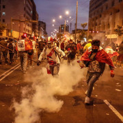 Van dos personas muertas en las protestas en Perú por adelanto de elecciones