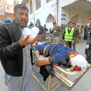 Suben a 59 los muertos en  atentado en mezquita en Pakistán