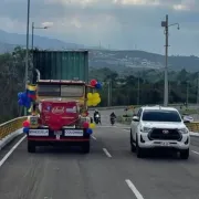 Comienza paso de carga entre Colombia y Venezuela en puente de Tienditas