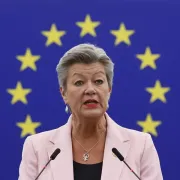 Comisaria UE viajará a Colombia y Ecuador para cooperar más contra las drogas