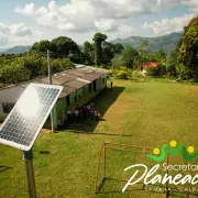 Con paneles solares iluminan a Pekín (Samaná)