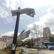 Sigue incompleto el monumento de las manos, en el bulevar de la 48 de Manizales