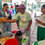 Padres y estudiantes de Neira (Caldas), activos en su I Feria de Emprendimiento