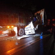 Vía Manizales-Medellín: El choque fue grave, no hubo víctimas