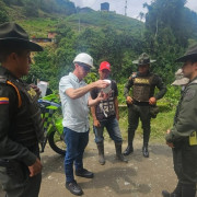 Dos sujetos hurtaron celular y pizzería en Villamaría (Caldas)